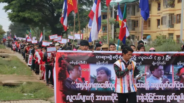 ကရင်နီ စစ်သား,ဆန္ဒပြ