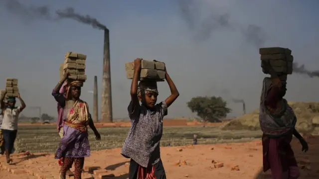 প্রতি বছর নভেম্বর থেকে জানুয়ারি পর্যন্ত বিভিন্ন ইটের ভাটায় উত্তরবঙ্গের শ্রমিকরা কাজ করতে আসে