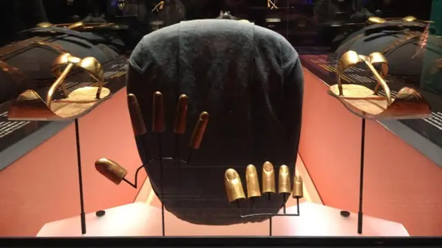 قبقاب واصابع من الذهب والفضة