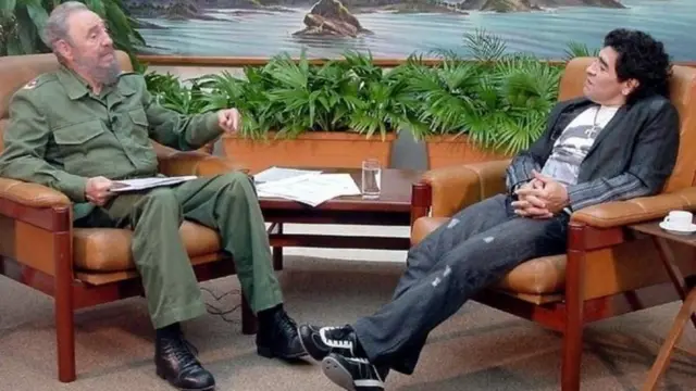 ملاقات مارادونا با فیدل کاسترو در کوبا