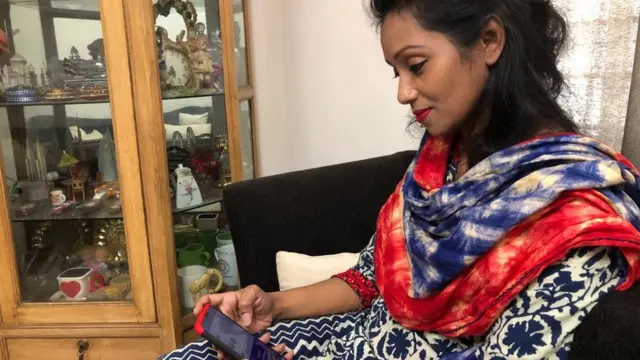 ফওজিয়া বেগম ফেসবুক থেকে প্রায়ই জিনিসপত্র কেনেন।