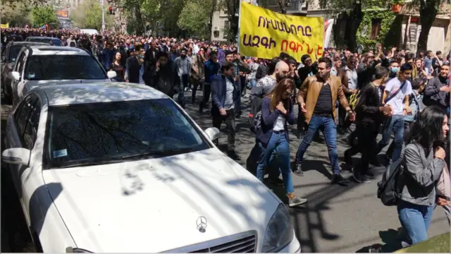 Ermənistanda aksiyalar, mitinqlər, Yerəvanda mitinqlər, Serj Sarkisyan baş nazir oldu