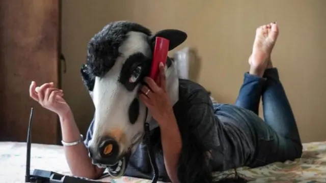 සිය නිවසේ දී පවා අසාධාරණයට ලක් කෙරෙන ගැහැණිය