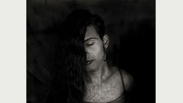 Зорина (25 лет): "Мне хотелось бы однажды проснуться и обнаружить, что я превратилась в женщину. Я так нежна и ранима!"