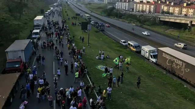 Greve dos caminhoneiros na via Anchieta, Grande SP, neste domingo