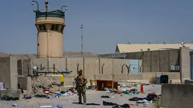 Havalimanında Taliban güçleri de bulunuyor.