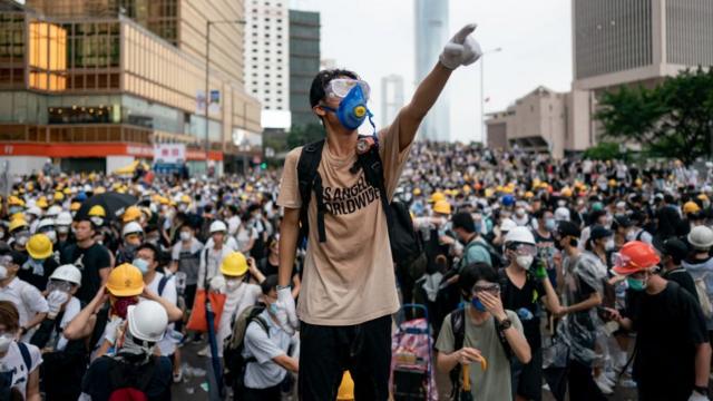 反送中游行中的香港年轻人