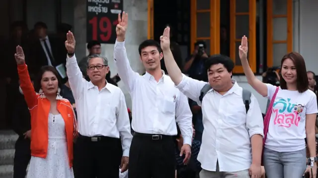 ธนาธร
