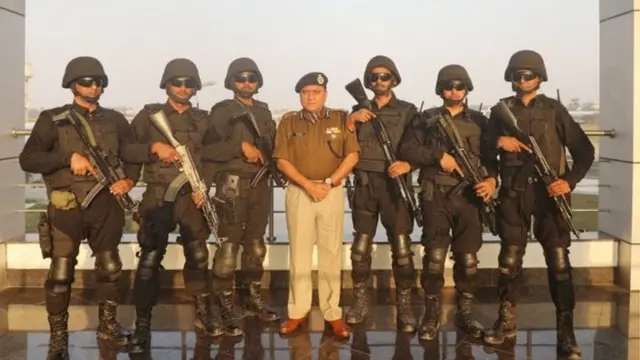 उत्तर प्रदेश के पुलिस महानिदेशक ओपी सिंह लखनऊ में एटीएस हेडक्वॉर्टर में