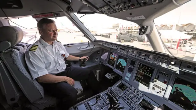 Кабина экипажа Superjet