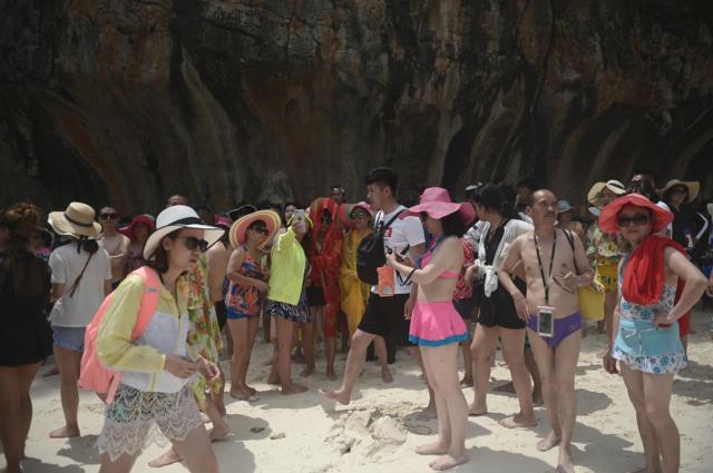 อ่าวมาหยา ปิด ฟื้นฟู maya bay close ท่องเที่ยว นักท่องเที่ยว tourist