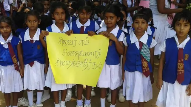 மூதூர் பிரதேசத்தில் மூன்று பள்ளிக் கூட மாணவிகள் பாலியல் வன்முறைக்குள்ளான சம்பவத்தை கண்டித்து மாணவர்கள் போராட்டம்