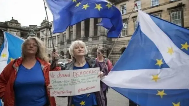 লন্ডনে ব্রেক্সিটের বিরুদ্ধে বিক্ষোভকারীরা