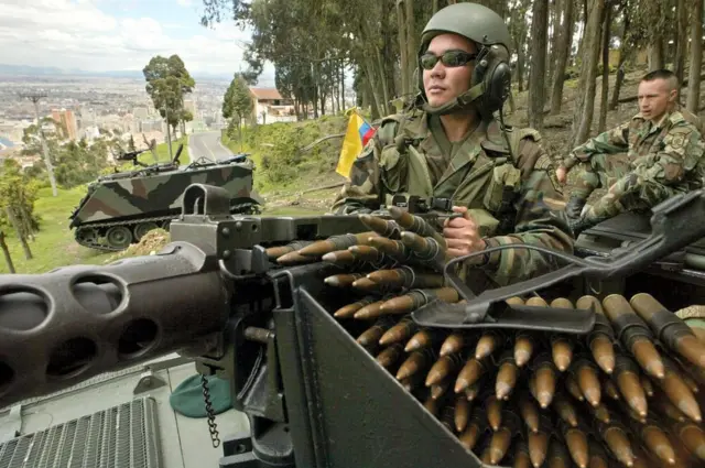 Tanque en las afueras de Bogotá