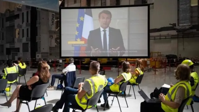 آقای مکرون با ارتباط زنده از کاخ الیزه در مراسمی صحبت کرد