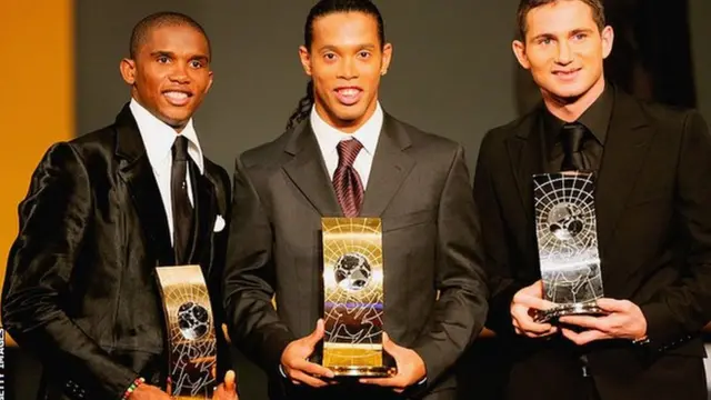 Cameroon's Samuel Eto'o aliibuka wa tatu katia tuzo za Fifa 2005 nyuma ya kiungo wa kati wa Frank Lampard na mshindi Ronaldinho wa Brazil