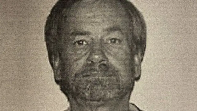 థామస్ రాండెల్గా పేరు మార్చుకున్న టెడ్ కాన్రాడ్