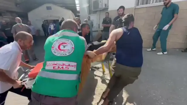 آمبولانس درحال انتقال زخمی