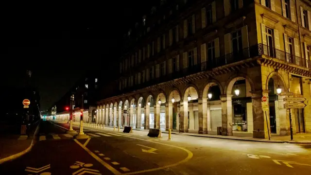 boş paris sokakları