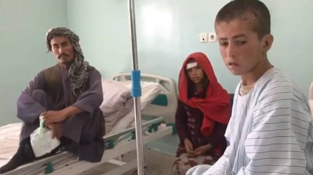 Kananan yara biyu da wani mutum a asibiti