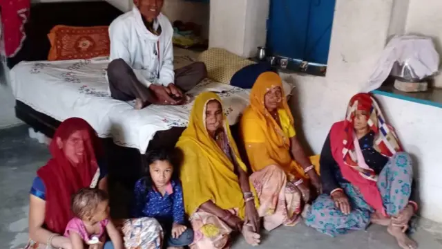 कर्फ्यू के बाद से ही शिक्षक नानालाल का परिवार घर मैं.