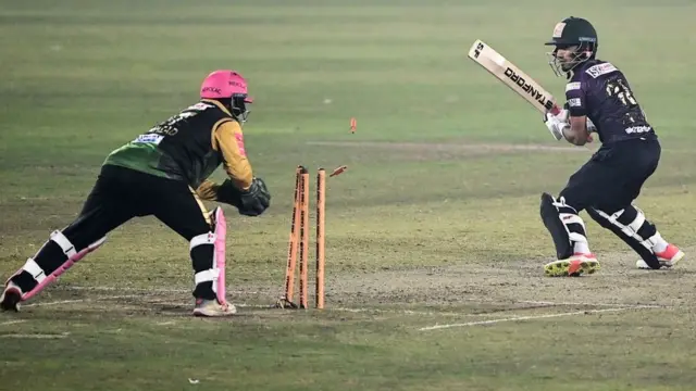 বাংলাদেশ প্রিমিয়ার লীগের ২২শে জানুয়ারির খেলার ছবি।