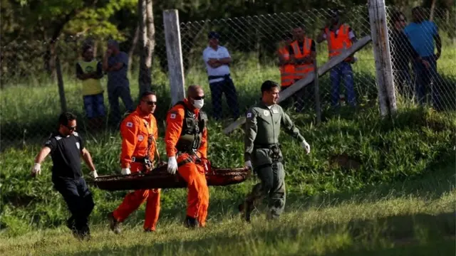 Bombeiros carregam corpofaz um sportingbet aí memeBrumadinho (MG)