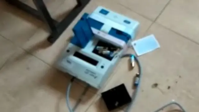 ధ్వంసమైన ఈవీఎం