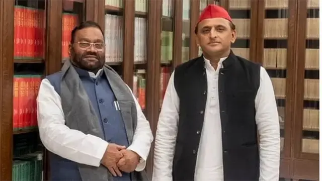 અખિલેશ યાદવ, સ્વામીપ્રસાદ મૌર્ય સાથે