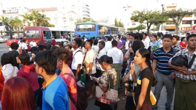 ရန်ကုန်မြို့ရဲ့ သိန်းနဲ့ချီတဲ့လူထုဟာ နေ့စဉ် သွားလာရေးမှာ မြို့တွင်း ဘတ်စ်ကားယာဉ်လိုင်းတွေကိုသာအဓိက အားထားနေရ