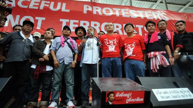 แกนนำ นปช. ประกาศเข้ามอบตัว และขอลาจากเวทีราชประสงค์ บ่ายวันที่ 19 พ.ค. 2553