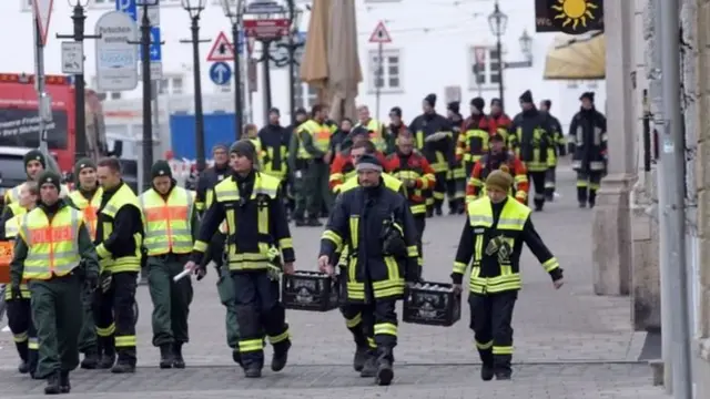 ऑसबर्ग की सड़कों पर पुलिस