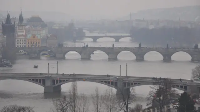 Цвета: серый