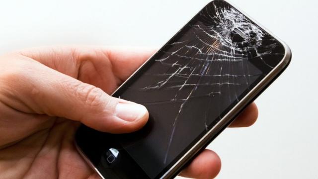 Iphone com a tela quebrada