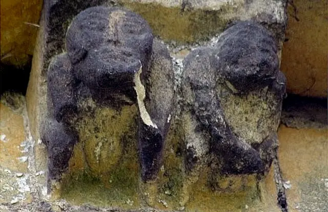 Molduras en la iglesia San Juan, en Devizes Wiltshire (Inglaterra).
