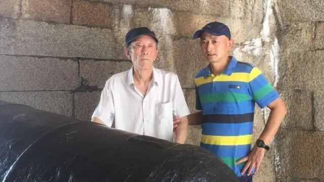 تشانغ هاي ووالده الذي توفي بعد إصابته بفيروس كورونا.