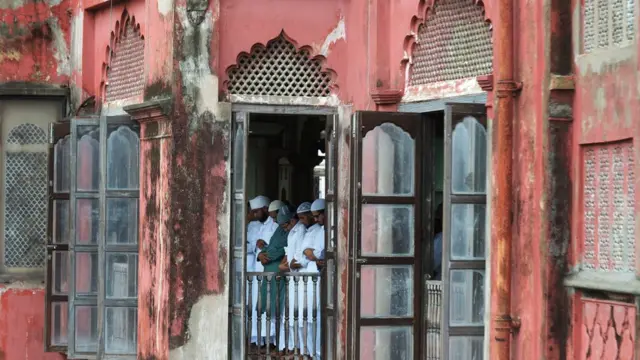 কলকাতার নাখোদা মসজিদে ঈদের জামাত