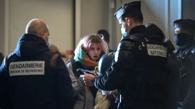 La policía disolvió la fiesta de tres días que rompía el toque de queda que impuso Francia para frenar el avance del coronavirus.