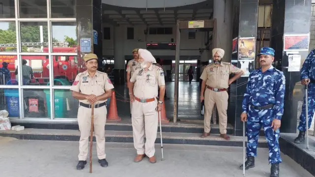 ਭਾਰਤ ਬੰਦ ਦੀ ਅਪੀਲ ਤੋਂ ਬਾਅਦ ਜਲੰਦਰ ਰੇਲਵੇ ਸਟੇਸ਼ਨ ਦੀ ਸੁਰੱਖਿਆ ਵਧਾ ਦਿੱਤੀ ਗਈ ਹੈ।