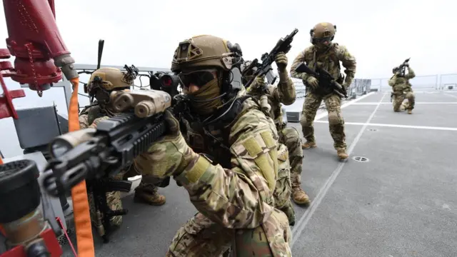 경남 거제도 인근 해상에서 파병 출항을 앞둔 청해부대 30진이 '해적대응 민관군 합동훈련'을 7월 26일 진행했다