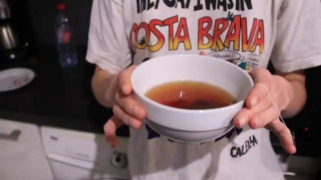 Тарелка с чаем