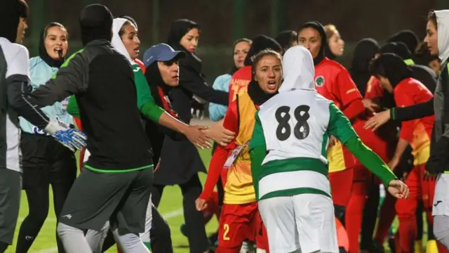 دیدار تیم های ذوب آهن اصفهان و شهرداری سیرجان