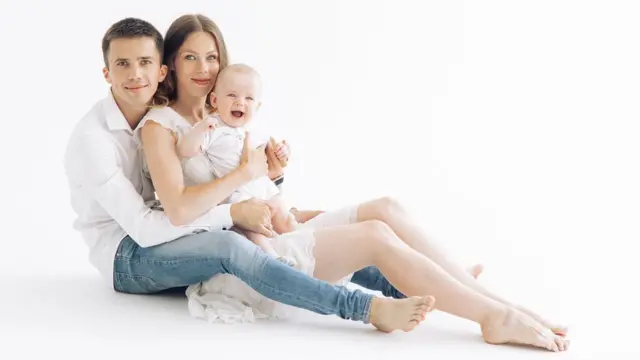 Madre, padre y bebé