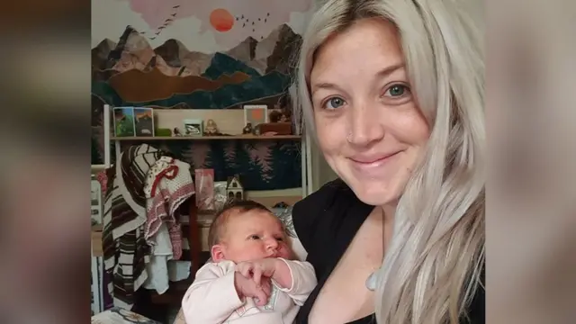 ألكسندرا وطفلتها