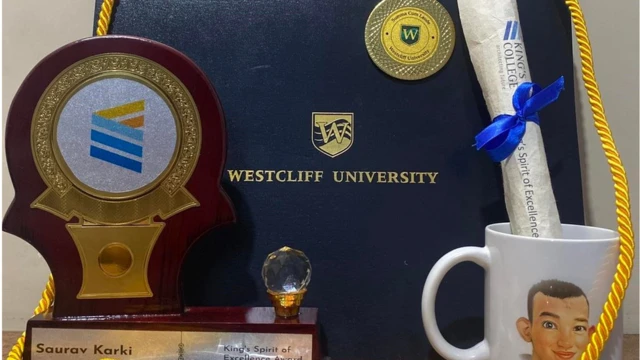 सौरवले स्नातकोत्तर उत्तीर्ण गरेपछि प्राप्त पदक।