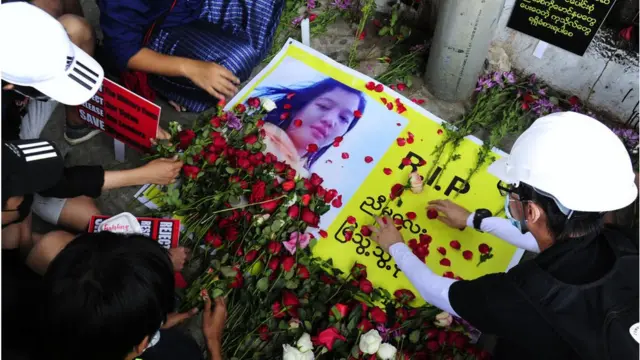 গত ৯ ফেব্রুয়ারি রাজধানী নেপিডোতে এক বিক্ষোভে মিয়া থয়ে থয়ে খাইং নামে এক নারী মাথায় গুলিবিদ্ধ হয়ে পরে মারা যান।