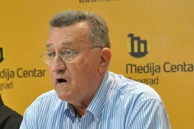 Advokat Branislav Tapušković bio je prijatelj suda, ali je tokom postupka stao na stranu Miloševića