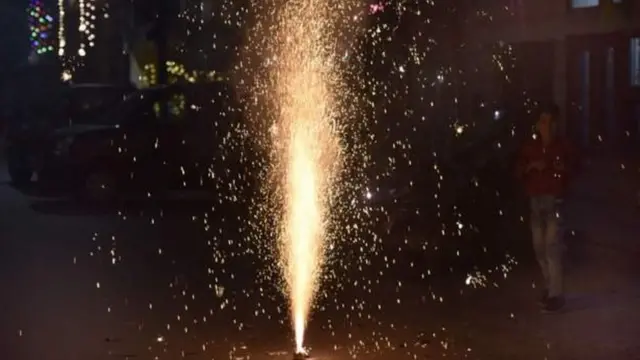 દીવાળીના ફટાકડાની તસવીર