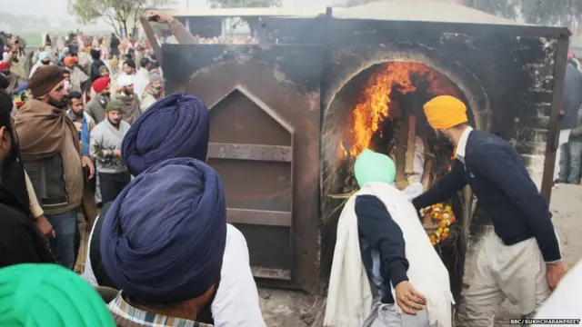 ਵਿੱਕੀ ਗੌਂਡਰ ਦੇ ਅੰਤਿਮ ਸੰਸਕਾਰ ਵੇਲੇ ਦੀ ਤਸਵੀਰ