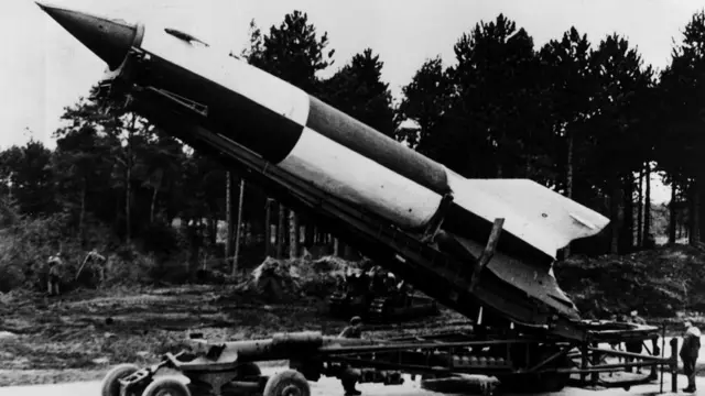 Несколько немецких ученых, входивших в команду НАСА во время миссий "Аполлон", раньше работали над созданием нацистских ракет Фау-2